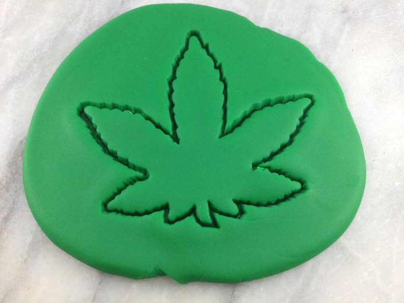 Cannabis Themed Marijuana Pot Leaf Cookie Cutter Black Plastic India Fondant Biscuit Stencil Mold Sharp Edges Herb Party Treat Dessert Decoration Tool