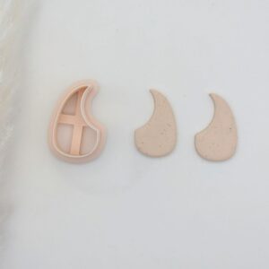 Teardrop Wedge Earring Cutter for PolyIts distinctive wedge design adds a geometric flair, allowing creators to design earrings that pair well with minimalist fashion, workwear,