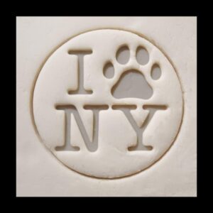 I Love New York Dog Paw Black Cookie Cookie Cutter for Pet Treats Animal Lover Baking Tool for Homemade Dog Biscuits Paw Print Shape Fondant Crafts Dog Events New York Theme Party