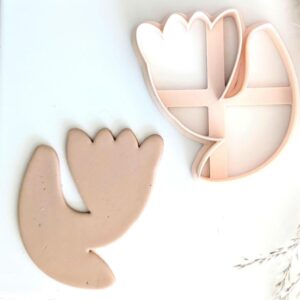 Fun Tulip Cookie Cutter for Spring Baking and Clay Crafts Large Flower Clay Cutter for Polymer Clay Earrings Fondant Cutter for Floral Cookies and Handmade Jewelry Projects