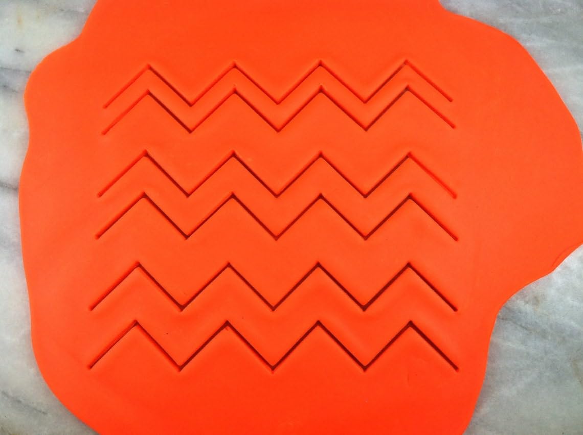 Black Chevron Fondant Cookie Cutter Set of 3 Geometric Pattern Biscuit Pastry Cutter Stencil with Sharp Edges for Baking and Decoration in India - Image 2