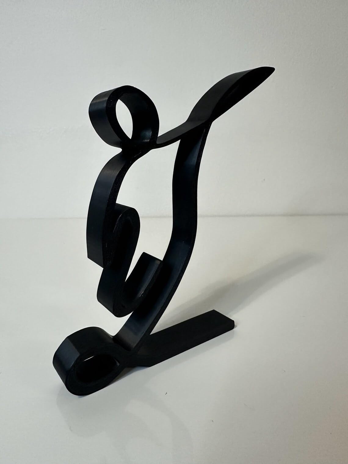 India Statue Minimalist Football Single-Line Sculpture, Modern Minimalist Art Decor for Home Office, Unique Self-Sitting Shelf Ornament, Stylish Gift for Men and Sports Fans - Image 3