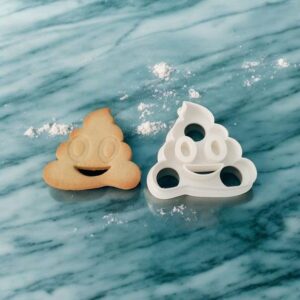 Funny Poop Emoji Cookie Cutter for Baking Fondant Biscuits Clay Crafts Gag Gift Party Supplies Kids Birthday Activities Novelty Shape Tool for Cupcakes School Projects and Creative Fun