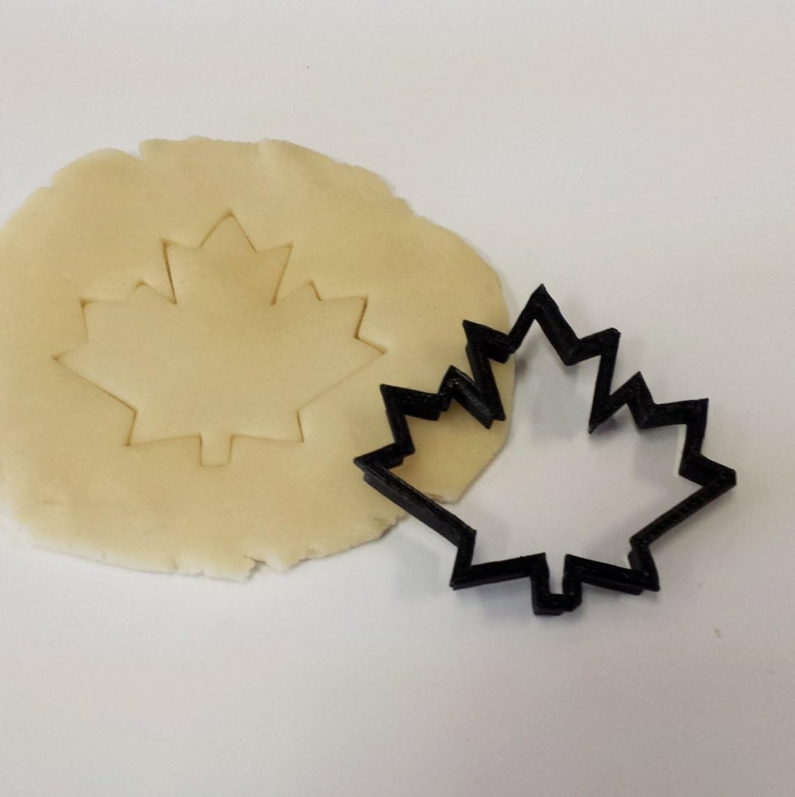 Maple Leaf Cookie Cutter Cookie for Fondant Clay Crafting Autumn Leaves Theme Baking DIY Canada-Inspired Dessert Decoration Projects Use in India - Image 2