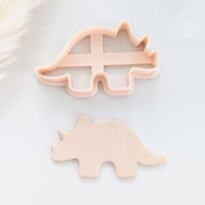 Triceratops Dinosaur Cookie Cutter for Biscuit Fondant Pastry Dough Dinosaur Shape Polymer Clay Cutter for DIY Baking Projects Clay Ornament Cutter for Jurassic Theme Crafts and Parties