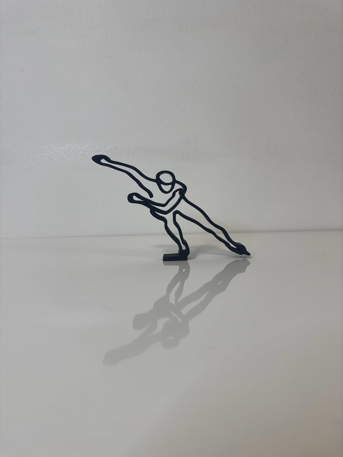 Unique India Statue Skater Sport Minimalist Abstract Sculpture Statue Figure Winter Snow Tabletop Decor Idea for Christmas or Home Office Decoration - Image 6