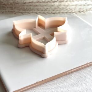 Trillium Flower Cookie Cutter for Spring Clay Crafts Large Floral Fondant Cutter for Baking and Polymer Clay Jewelry Making Unique Three Petal Flower Clay Cutter for Handmade Art