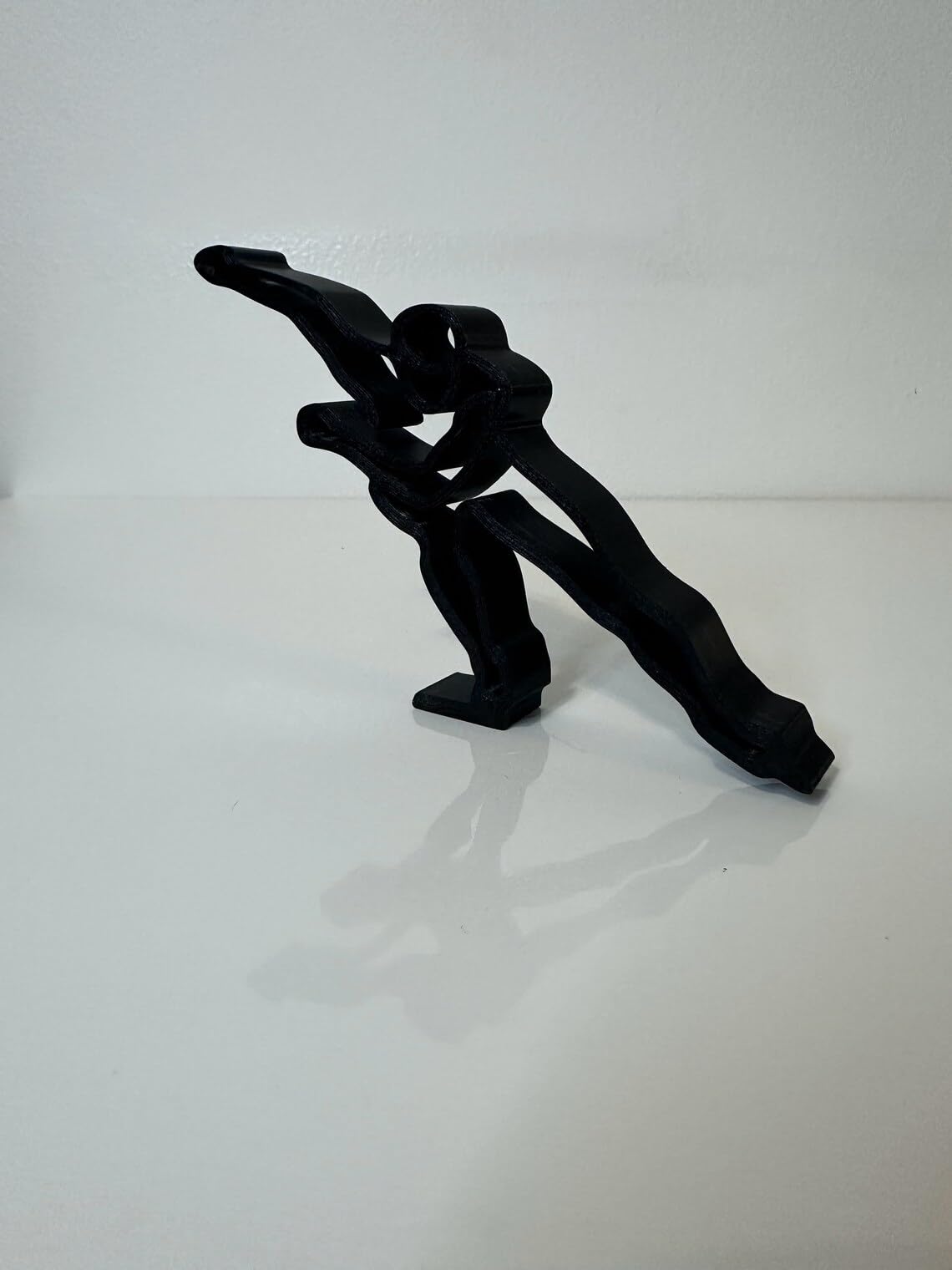 Unique India Statue Skater Sport Minimalist Abstract Sculpture Statue Figure Winter Snow Tabletop Decor Idea for Christmas or Home Office Decoration - Image 3