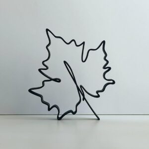 Modern Maple Leaf Line Art Decor India Statue Abstract Nature Inspired Sculpture for Home Office Shelf Wall Display Great Gift for Plant Art Enthusiasts and Contemporary Styling