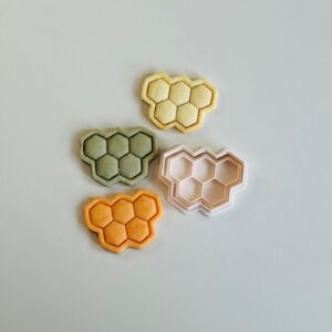 Black Honey Comb Cookie Cutter Stamp Set Spring Bee Honeycomb Shape Animal Theme Baking Tool for Cookies Fondant Clay Treats Creative Dessert Making for Parties and Everyday Use