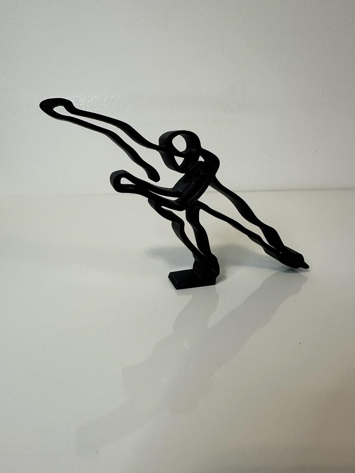 Unique India Statue Skater Sport Minimalist Abstract Sculpture Statue Figure Winter Snow Tabletop Decor Idea for Christmas or Home Office Decoration - Image 4
