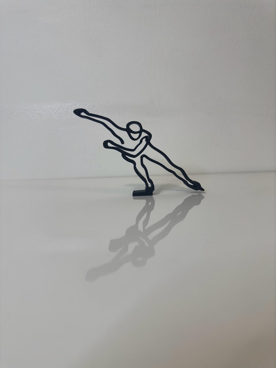 Unique India Statue Skater Sport Minimalist Abstract Sculpture Statue Figure Winter Snow Tabletop Decor Idea for Christmas or Home Office Decoration - Image 7
