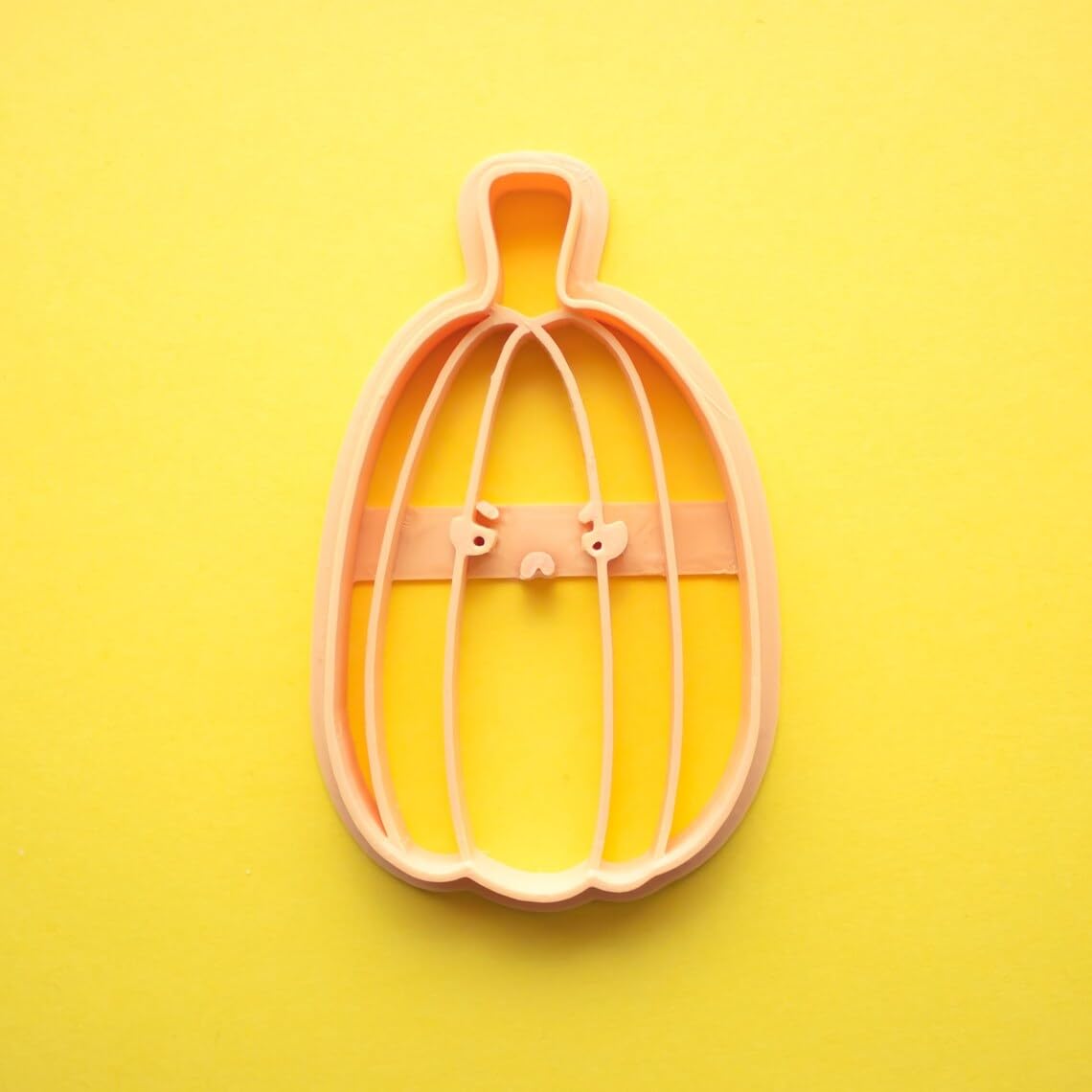 Pumpkin Face Shape Polymer Clay Cutter Design 2 Cookie Fondant Biscuit Cutter Sharp Tapered Edge Tool for Earrings Jewelry Making Halloween Autumn Theme Cupcake Decoration Baking Craft