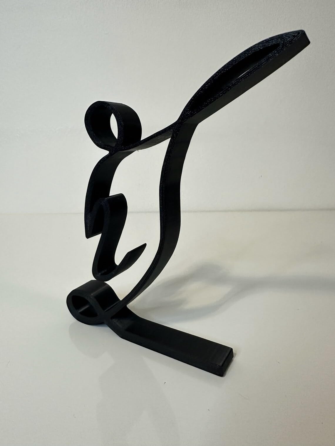 India Statue Minimalist Football Single-Line Sculpture, Modern Minimalist Art Decor for Home Office, Unique Self-Sitting Shelf Ornament, Stylish Gift for Men and Sports Fans - Image 4