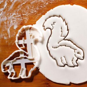 Realistic Skunk Cookie Cutter Bake Biscuit MoldTheme Baby Shower Birthday Party Animal Shaped Baking and Craft Tool for Kids and Nature Lovers
