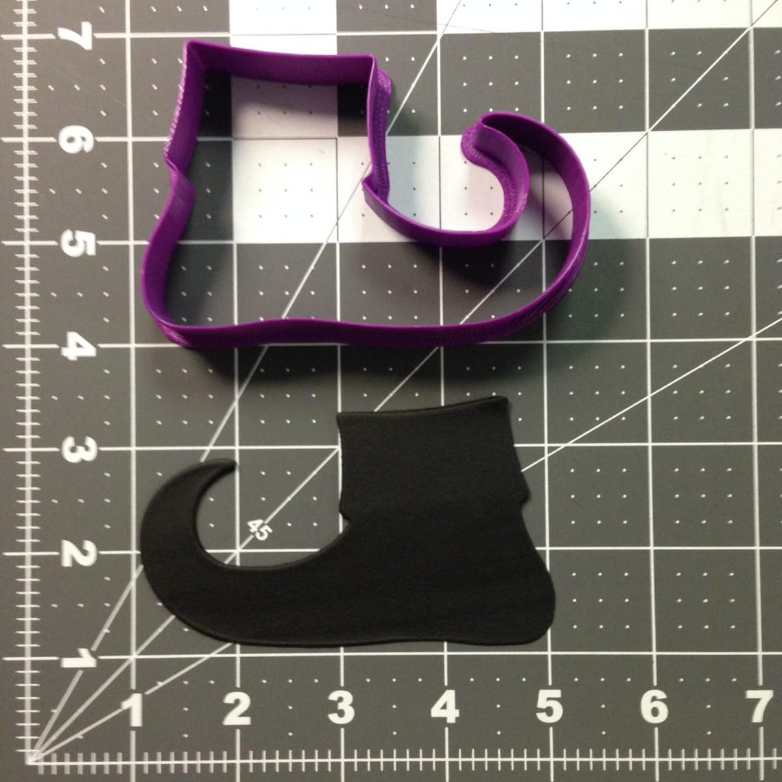 Elf Shoe Black Cookie Cookie Cutter for Christmas Holiday Cookies Santa Workshop Party Baking Fantasy Shoe Treats Fondant Crafts Winter Celebration Decorations and Baking Supplies