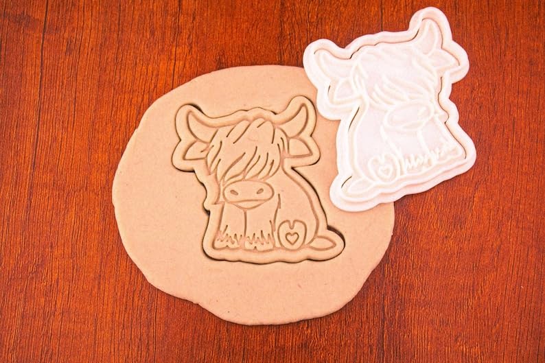 Highland Cow Black Cookie Cutter Cookie Scottish Animal Biscuit Mold for Rustic Farmhouse Baking Creative Gifts Animal Lovers Party Decorations and Handmade Cow Theme Cookie Creations