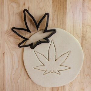 Cannabis Leaf Cookie Cutter India Cookie Marijuana Leaf Fondant Cutter, Clay Mold for Edible Treats, DIY Crafts, Party Themes, Cake Decorations, and Herb-Inspired Baking Projects