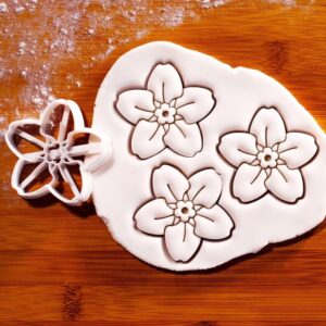 Forget Me Not Flower Cookie Cutter for Floral Themed Baking Garden Parties Romantic Events Elegant Flower Shaped Cookies Perfect for Weddings Showers and Special Occasion Treats
