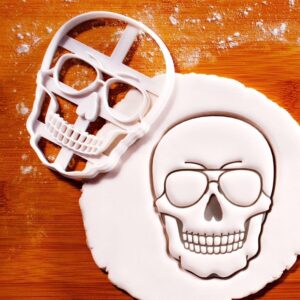 Cookie Skull with Aviator Glasses Cookie Cutter Biscuit Mold for Halloween Gothic Theme Spooky Baking Halloween Party Decorations and Unique Halloween Treats