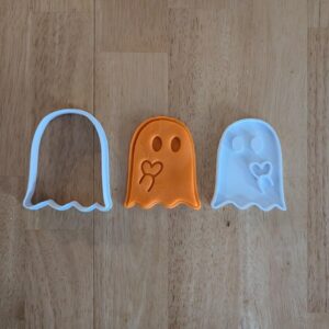 Black Ghost with Heart Cookie Cutter and Stamp Set for Baking Fondant Biscuits Clay Crafts Cute Halloween Cake Decorating Kids Party Supplies Spooky Love Theme and Creative DIY Art