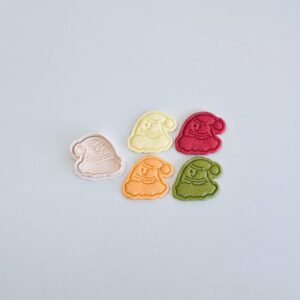 Black Santa Hat Cookie Cutter Stamp Plastic Cute Christmas Hat Shape Baking Tool for Holiday Cookies Biscuits Fondant Party Treats Home Baking Festive Desserts