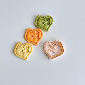 Black Cat Paw Cookie Cutter Stamp Set Cute Animal Kitty Footprint Shape with Love Heart Detail Baking Tool for Cookies Fondant Clay Treats Creative Baking for Parties Gifts and Everyday