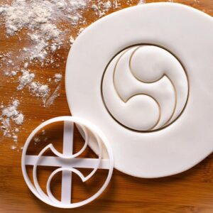 Futatsudomoe Design One Cookie Cutter Japanese Tomoe Biscuit Mold Shinto Temple Shrine Symbol Mitsudomoe Yin Yang Interlocked Flames Cosmology Pattern Baking and Crafting Tool (ONLY ONE)
