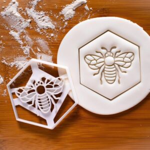 Honey Bee cookie cutter buzzing insect biscuit fondant cutter honeybe shaped baking tool pollinator garden party favor bee themed birthday gift apiary nature gingerbread craft (ONLY HONEY BEE)
