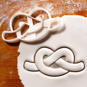 Overhand Knot Cookie Cutter India Outdoor Enthusiasts Campers Fishers Climbers Scouts Baking Tool Biscuit Cutter Perfect Shape for Adventure Themed Treats and Party Snacks (ONLY OVERHAND KNOT)