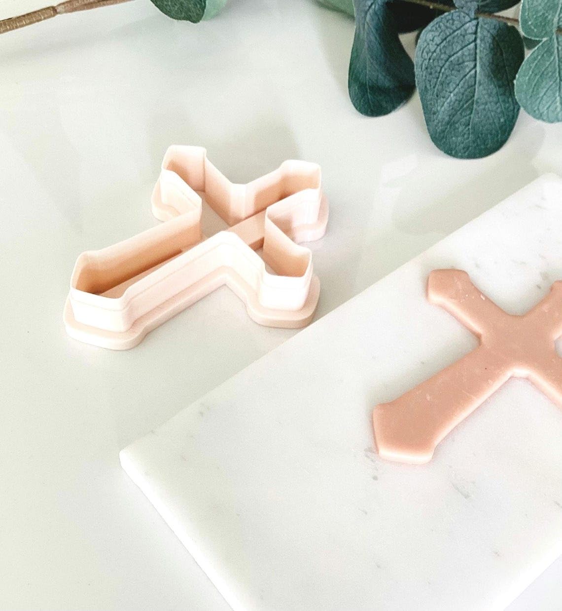 Celtic Cross Cookie Cutter for Religious Holiday Baking Clay Shaping and Christmas Festive Cookies Large Cookie Cross Shape Mold for Biscuit Fondant Pastry Decoration Crafts