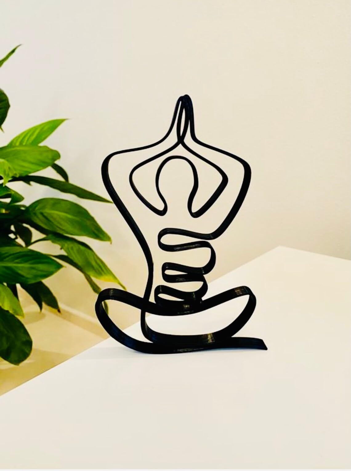 Minimalist Yoga Sculpture: Home Decor and Tabletop Statue, Perfect for Gym Enthusiasts and Birthday Gifts