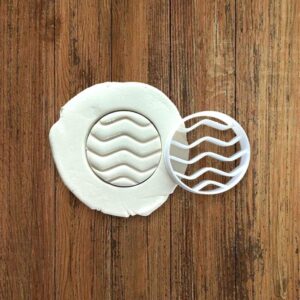 Water symbol cookie cutter for baking shortbread biscuits, droplet shape fondant mold, sugar paste cutter for aquatic cake decoration, ocean-themed pastry tool for homemade desserts