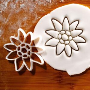 Edelweiss Flower Cookie Cookie Cutter for Alpine Theme Biscuits Mountain Wildflower Shape Baking Tool for Nature Lovers Hikers Garden Party Wedding Decorations and Outdoor Celebrations