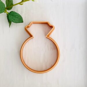 Diamond Ring Cookie Cutter Engagement Ring Clay Cutter for Fondant Dough Biscuit and Polymer Clay Large Bling Ring Shaped Cutter for Wedding Party Baking Bridal Shower Craft and Jewelry