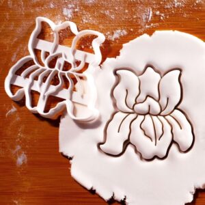 Iris Flower Cookie Cutter for Garden Tea Parties Wedding Treats Botanical Theme Baking Floral Biscuit Mold Petal Shaped Fondant Cutter Seasonal Cookie Tool for Homemade Desserts