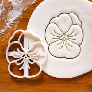 Pansy Flower Cookie Cutter for Garden Baking Floral Biscuit Mold Petal Shaped Fondant Cutter Horticulture Inspired Treats Viola Hybrid Plant Theme Spring Party Wedding and Seasonal