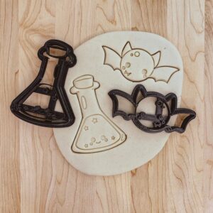 Potion Bottle and Bat Halloween Cookie Cutter Set India Cookie Mold for Shaping Spooky Cookies Fondant Clay Decorations Perfect for Halloween Baking, Crafts, and Haunted Party