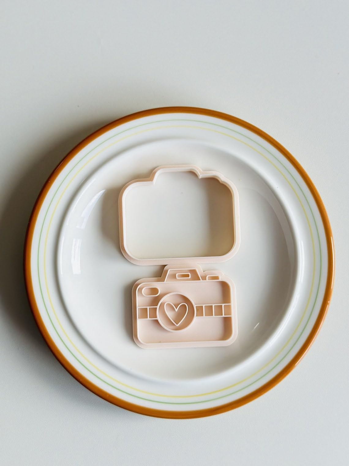 Black Camera Cookie Cutter Stamp Set Groovy Retro Camera Shape with Love Heart Lens Baking Tool for Cookies Fondant and Clay Creative Baking Accessory for Parties Gifts and Everyday Use - Image 6