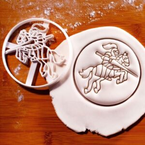 Knight on Horse Cookie Cutter for Medieval and Fantasy-Themed Baking Crafts with Detailed Knight Helmet and Plumage Design Ideal for Creative Homemade Cookies and Party (ONLY KNIGHT ON HORSE)
