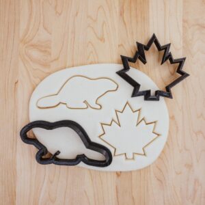 Beaver and Maple Leaf Cookie Fondant Clay Cutter Set for Baking Decorating Nature Theme Party Treats Dough Modeling National Celebration Events Craft Projects India Cookie