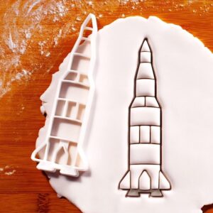 Saturn V Rocket Cookie Cutter Space Shuttle Biscuit Mold for STEM Education Space Exploration Baking Model Rocket Science Party Supplies Astronaut Theme Birthday Treats for Kids