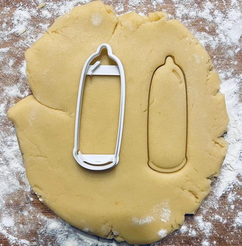 Black Condom Cookie Cutter Genitalia Biscuit Cutter Vulva Penis Vagina Reproductive Body Cookie Stamp for Bachelorette Stag Party Pastry Fondant Dough Adult Humor Treat Tool