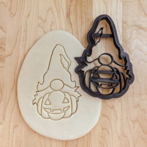 Gnome with Pumpkin Cookie Cutter India Cookie Mold for Shaping Unique Halloween and Fall-Themed Cookies Fondant Clay Decorations Perfect for Seasonal Baking, Crafts, and Festive