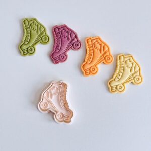 Black Roller Skate Cookie Cutter Retro Groovy Vibes Cookie Cutter Stamp Set Roller Skates Shaped Baking Tool for Party Cookies Fondant Treats Birthday Celebrations Home Baking Fun Desse
