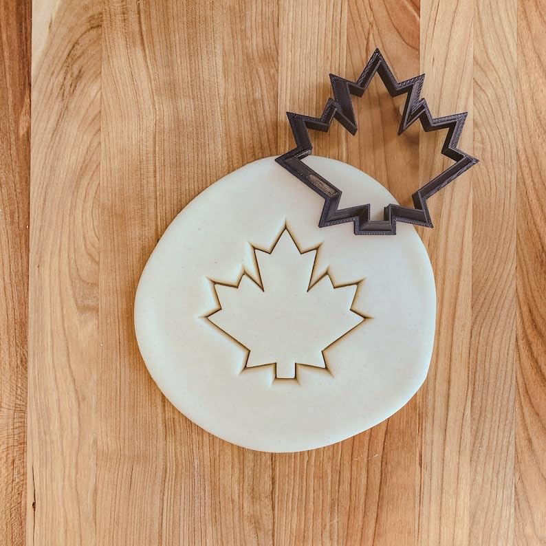 Maple Leaf Cookie Cutter Cookie for Fondant Clay Crafting Autumn Leaves Theme Baking DIY Canada-Inspired Dessert Decoration Projects Use in India