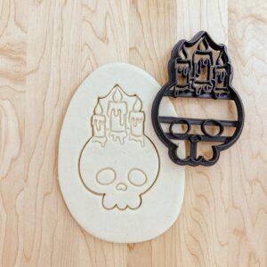Skull with Candles Halloween Cookie Fondant Clay Cutter India Cookie Mold for Shaping Spooky Cookies Decorations Ideal for Baking Crafts Themed Parties and Halloween Celebrations