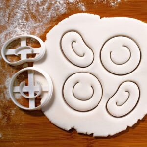 Red Blood Cell Side View Cookie Cutter Biscuit Mold Medicine Theme Baking Tool Ideal Gifts Medical Science Students Blood Bank Donors Healthcare Professional Educational Treat (ONLY SIDE VIEW)