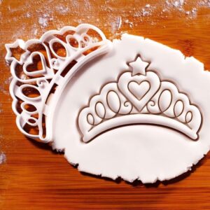 Tiara Cookie Cutter for Princess-Themed Parties and Royal Treats Biscuit Fondant Clay Cutter Perfect for Birthday Celebrations Kids Party Baking Creative Crown Design Cookies