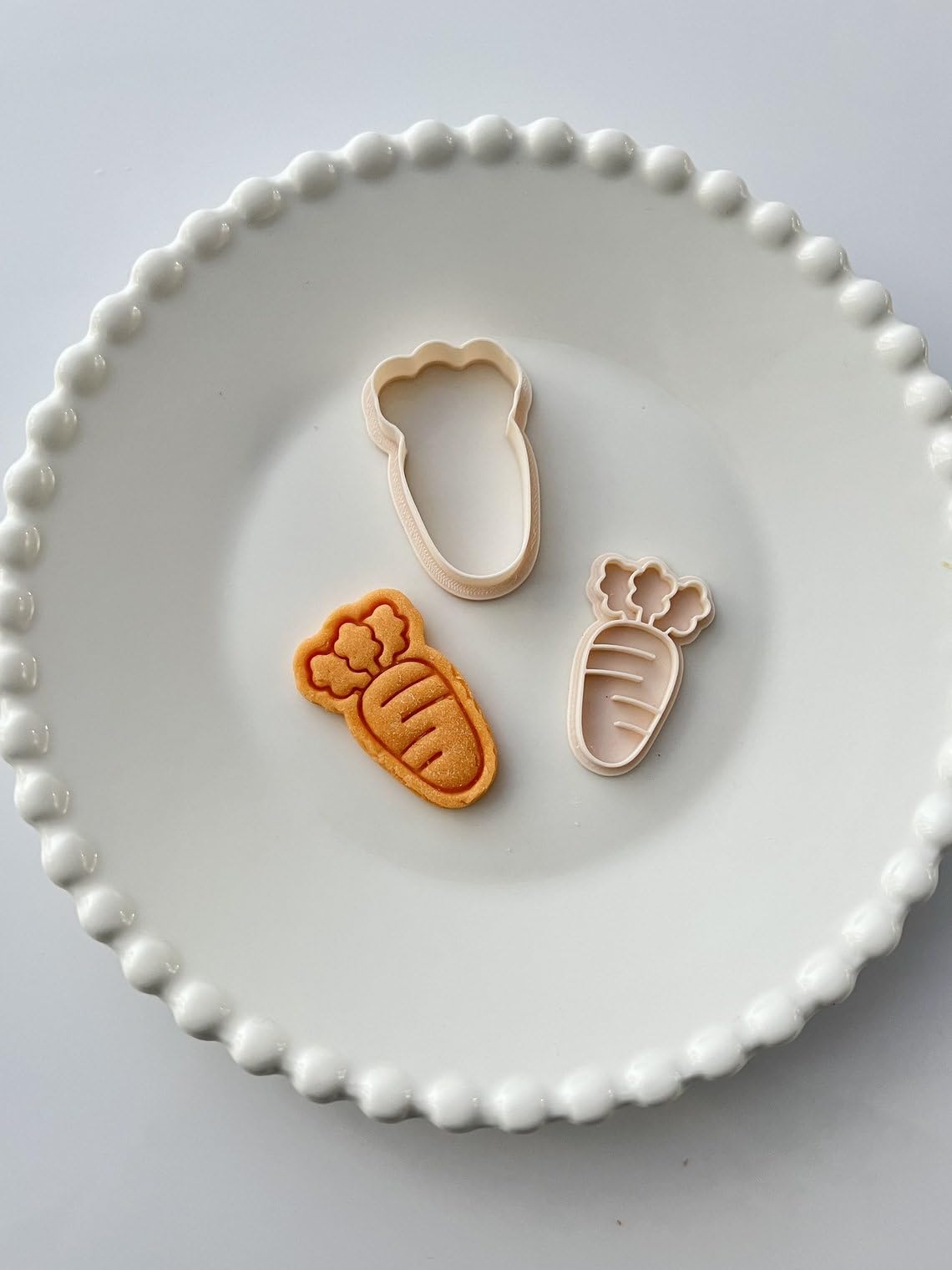Black Carrot Cookie Cutter Stamp Set Sweet Carrot Shape Rabbit Treat Mold Food Safe Baking Tool for Cookies Fondant Clay Treats Creative Dessert Making and Everyday Use - Image 3